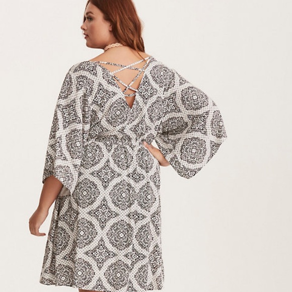 🌟SOLD🌟Torrid title challis lattice back dress - Picture 2 of 11